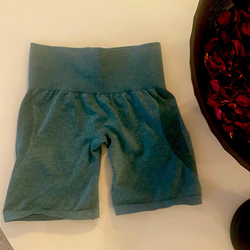 NVGTN contour shorts